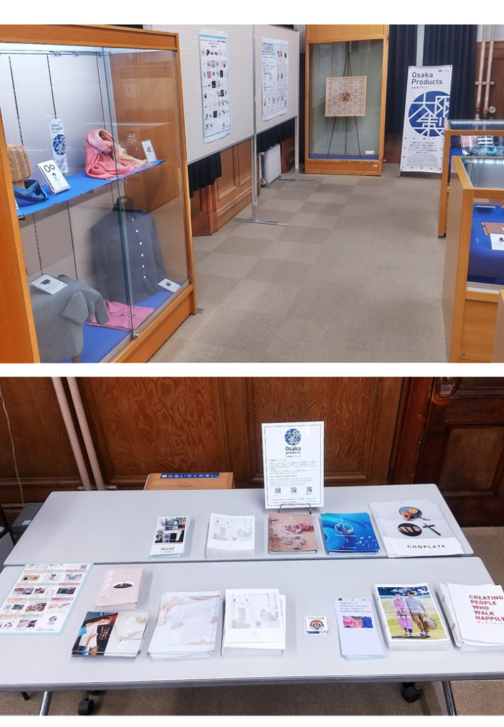 大阪製ブランド×大阪府立中之島図書館　Osaka Products Collection 2025 in 大阪府立中之島図書館 出展参加
「楽勝ボタン・前あきストレッチシャツ」展示風景とリーフレット配置