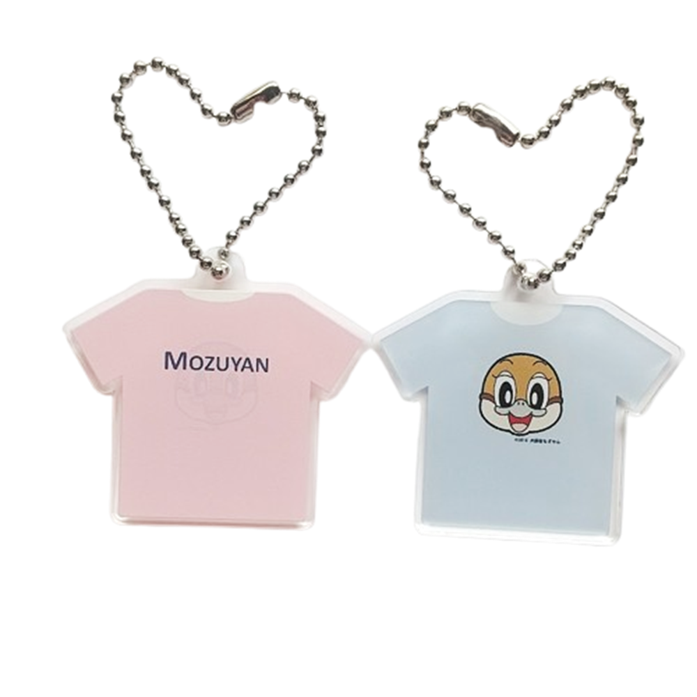 もずやんのTシャツ型キーホルダーの写真です
お花見カラーTシャツとお揃いです
表はもずやんの笑顔、裏はローマ字で「MOZUYAN」書かれています
ピンクと水色2種類
大きさ5ｃｍ