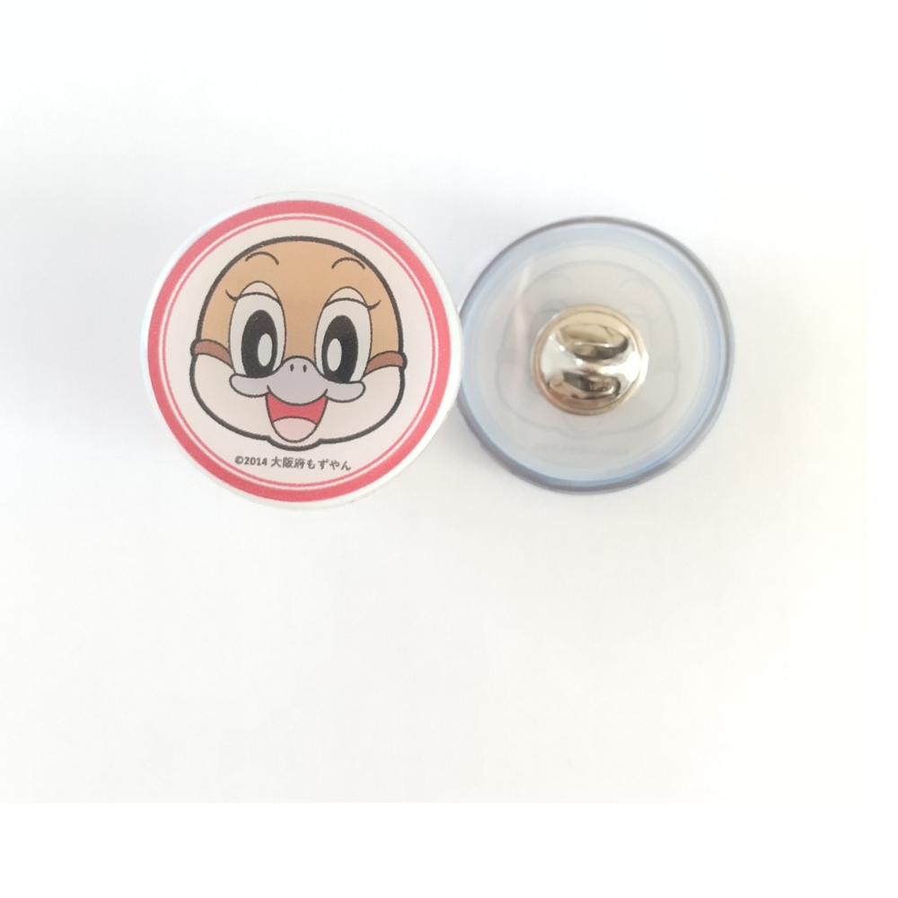 もずやんのピンバッヂの写真です
鞄や衣類に付けることができます赤と青2種類
大きさは3cm
現在BASEで販売されています